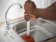 6 manières de déboucher un lavabo Lavabo bouché